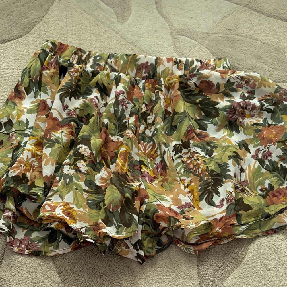 Show Me Your MuMu Leafy Floral Shorts